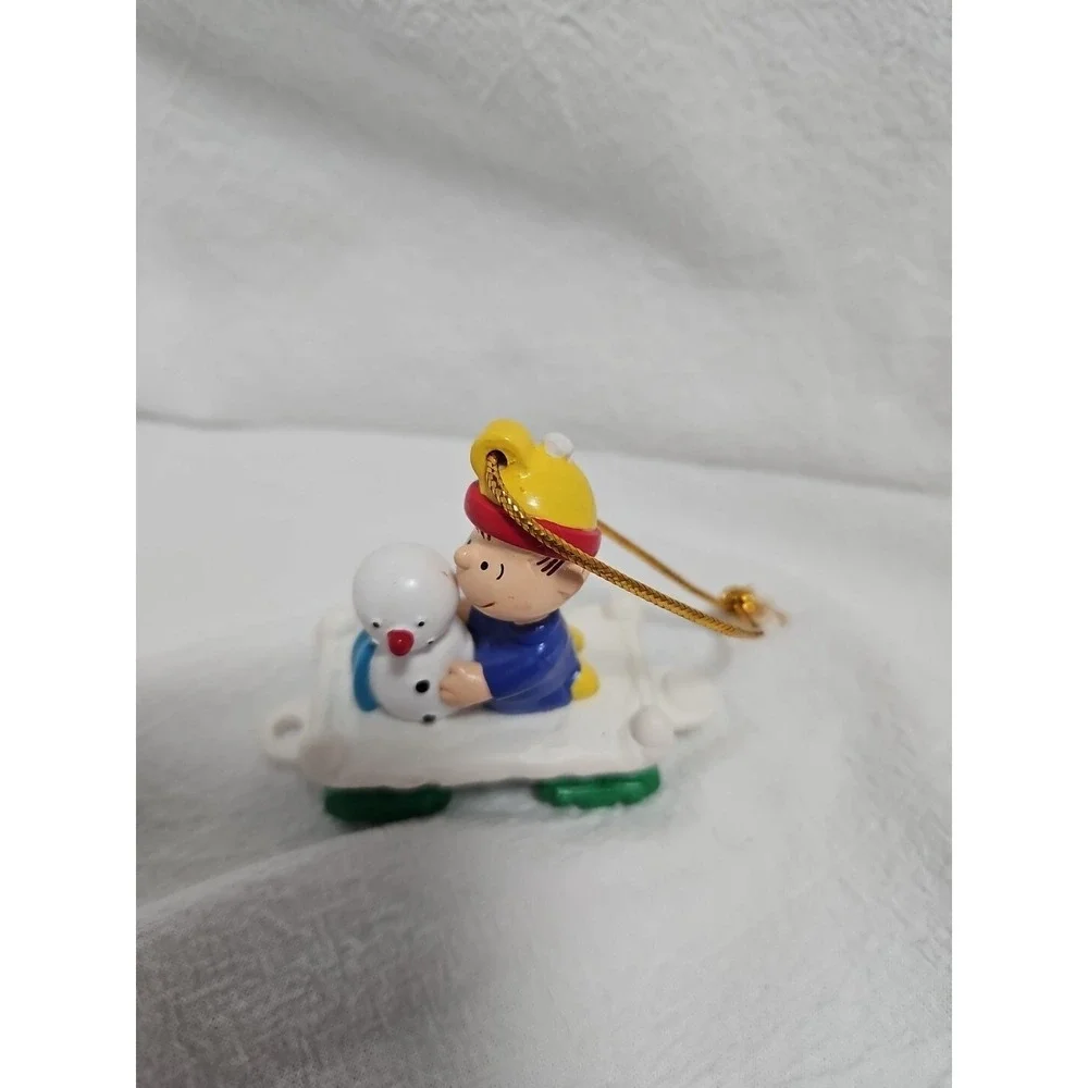 Linus on Train Building Snowman,Peanuts,Whitman's,Ornament,Christmas,Vintage,RT1